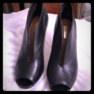 Halogen leather black pump 7.5M